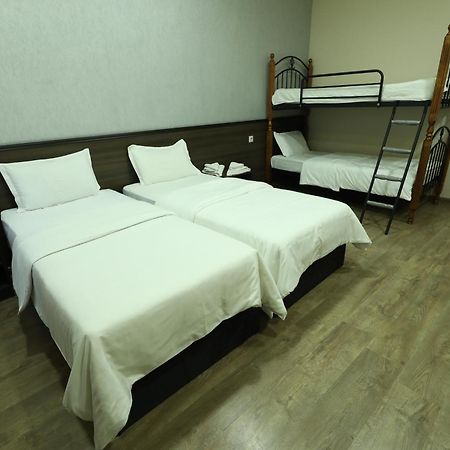 Riverside Hotel エレバン エクステリア 写真